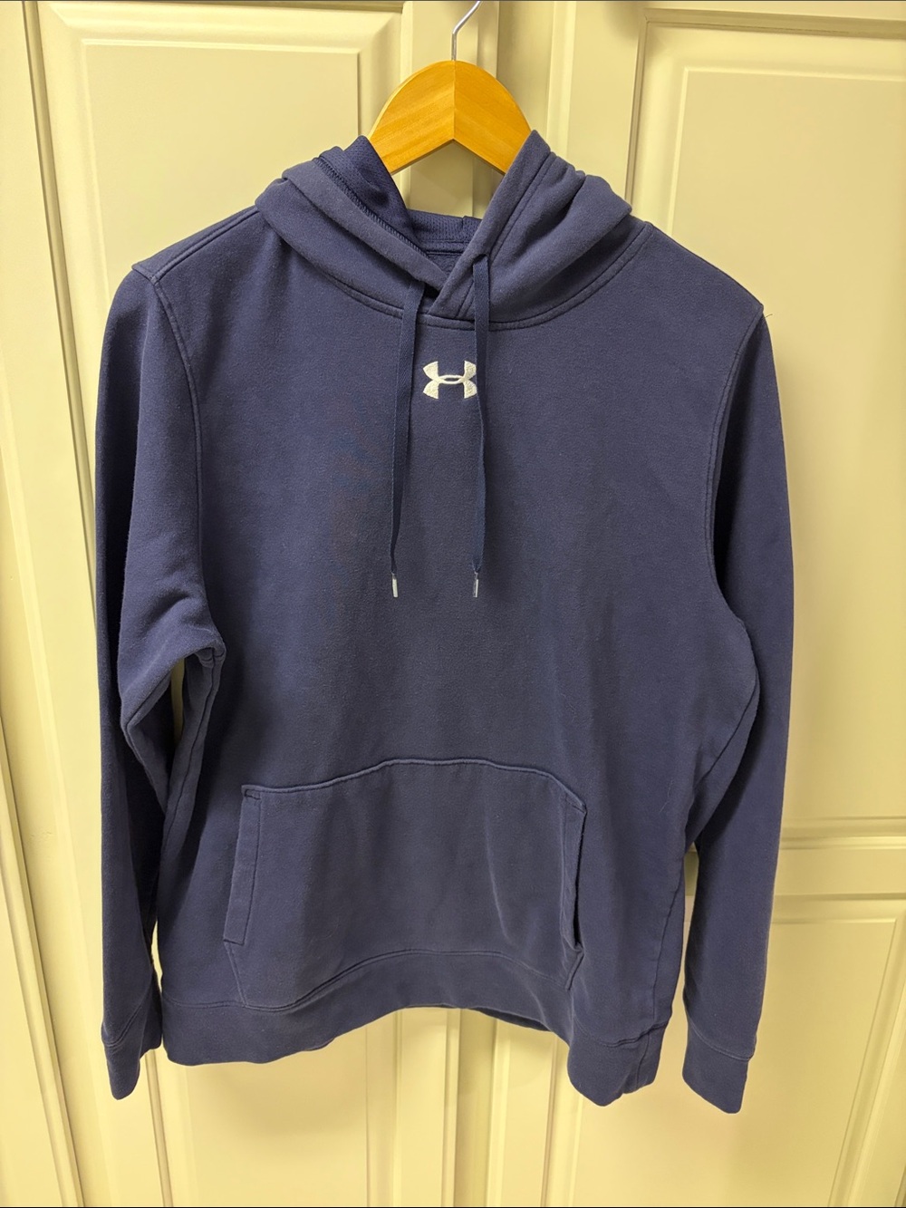 Men’s navy blue Under Armour hoodie size medium